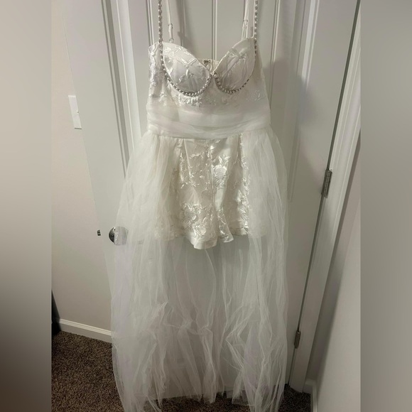 White “These Three” Boutique ROMPER. NWT - Picture 2 of 2